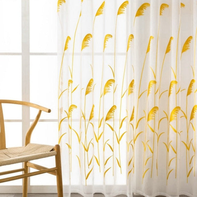 Firana z haftowanym motywem roślinnym