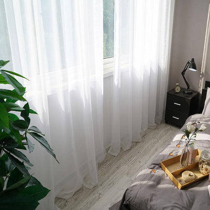 Nowoczesna gładka biała firana do salonu
