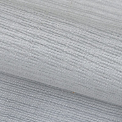 Biała firana o strukturze siatki