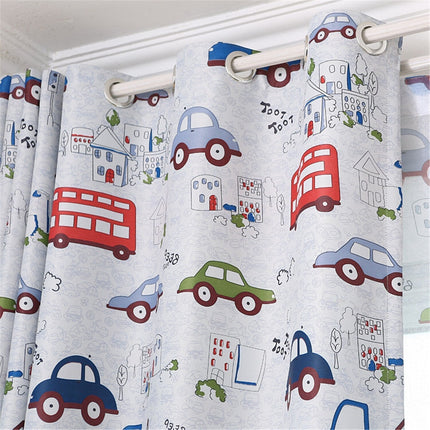 Zasłona zaciemniająca dla chłopca w auta.