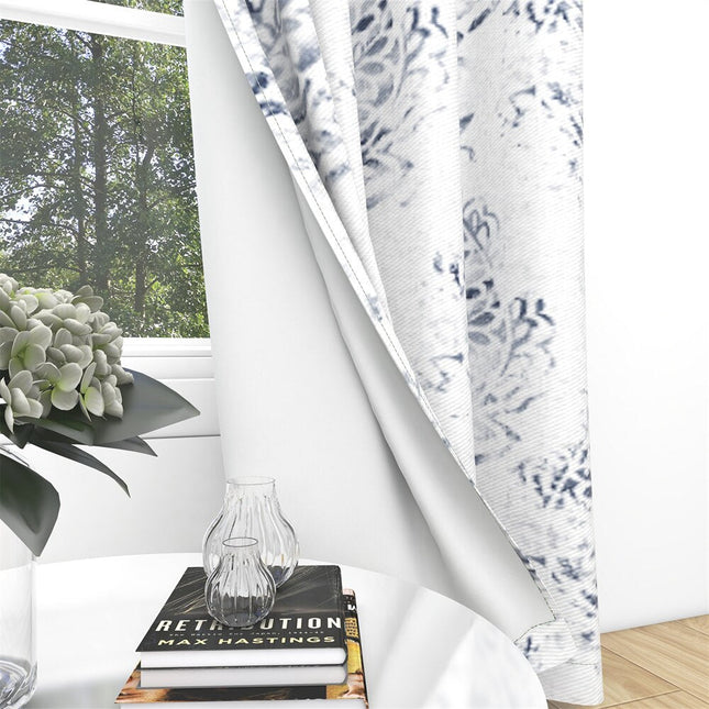 Dekoracyjna zasłona w niebieski wzór