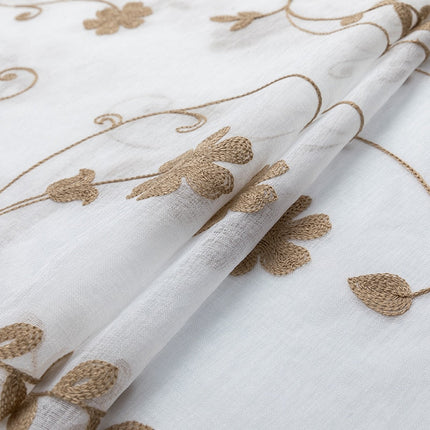 Firana z haftem w kwiatowe pnącza