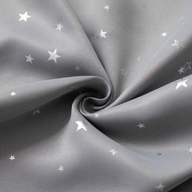 Szara zasłona zaciemniająca w srebrne gwiazdki