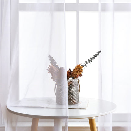Półprzezroczysta zasłona do salonu gładka