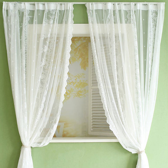 Biała firana koronkowa w kwiaty
