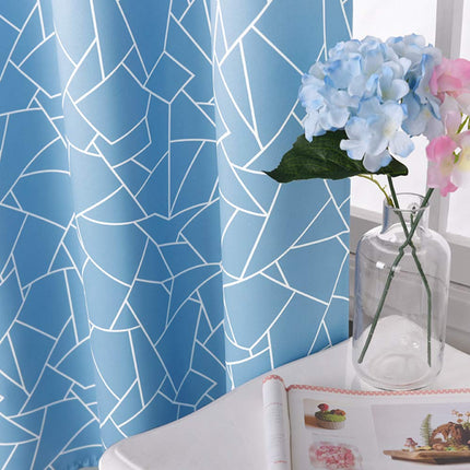 Zasłona zaciemniająca w geometryczny wzór