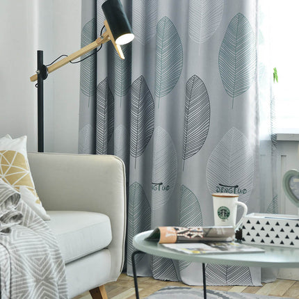 Szara zasłona kryjąca w liście