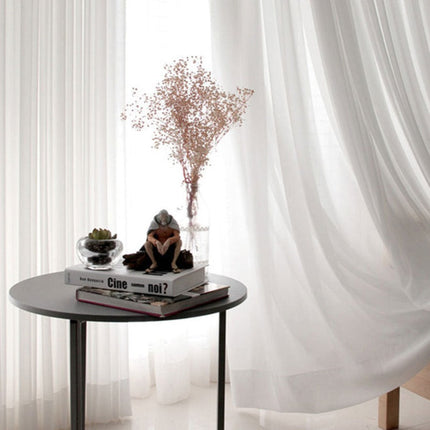 Gładka biała firana do nowoczesnego wnętrza