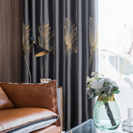 Szara zaciemniająca zasłona ze złotym haftem