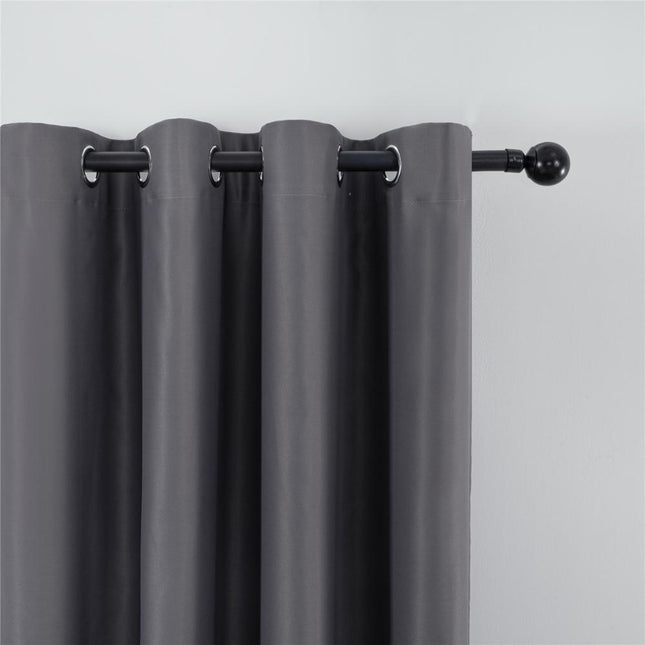 Antracytowa gładka zasłona zaciemniająca na przelotkach