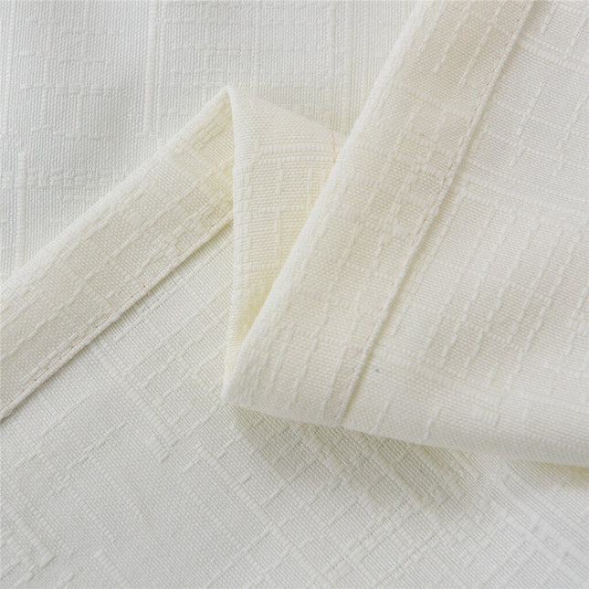 Beżowa zasłona o strukturze lnu