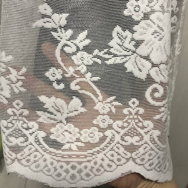 Biała firana żakardowa w kwiaty