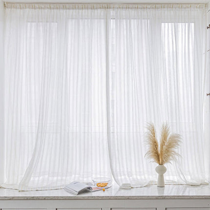 Półprzezroczysta zasłona w paski na rzep