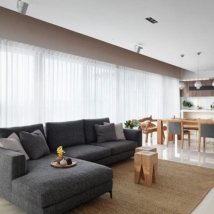 Prosta biała firana z gładkiego woalu