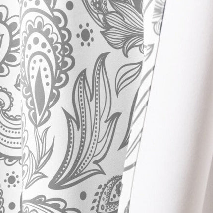 Biała zasłona na przelotkach we wzór paisley