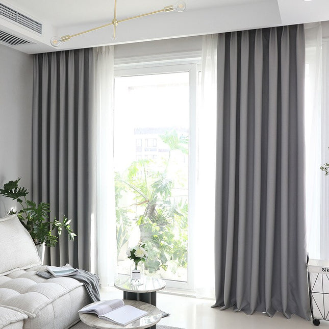 Nowoczesna szara zasłona zaciemniająca na przelotkach