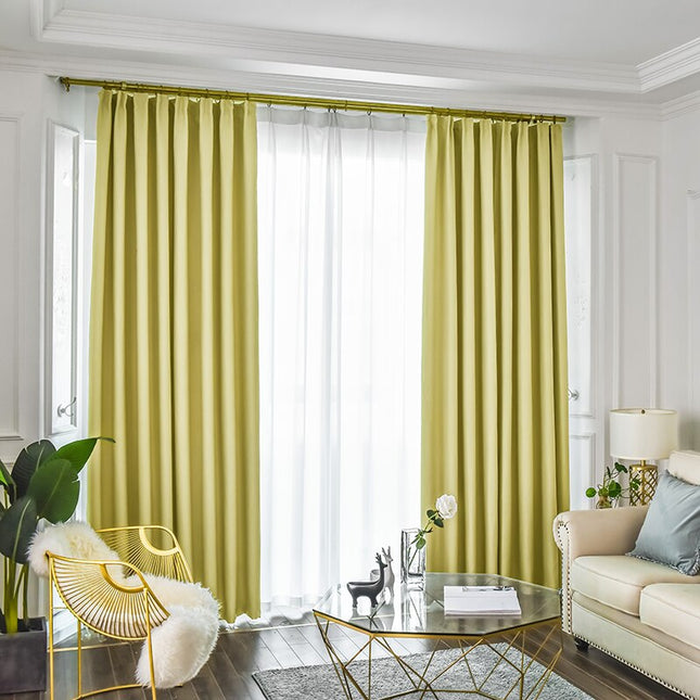 Żółta zasłona w skandynawskim stylu gładka