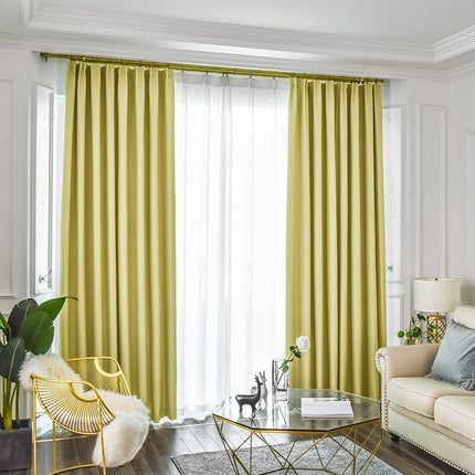 Żółta zasłona w skandynawskim stylu gładka