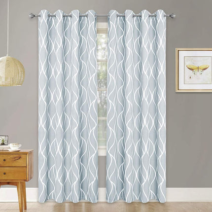 Jasnoszara zasłona zaciemniająca w białe fale