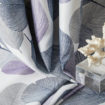 Zasłona zaciemniająca w fioletowe liście.