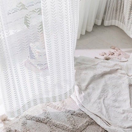 Firana filtrująca światło w geometryczne wzory