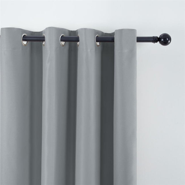 Gładka szara zasłona zaciemniająca do sypialni