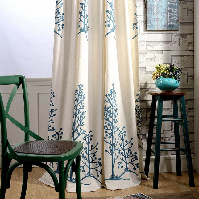 Lniana zasłona zaciemniająca z haftem.