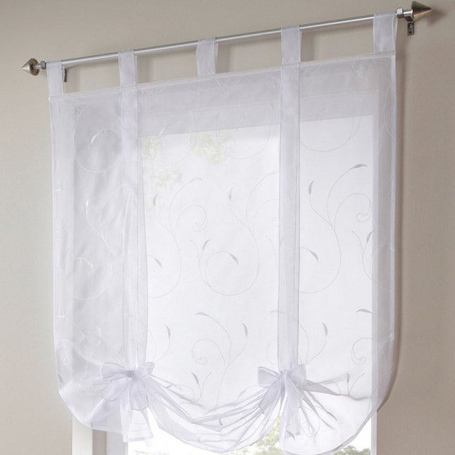 Upinana firana z czerwonym haftem