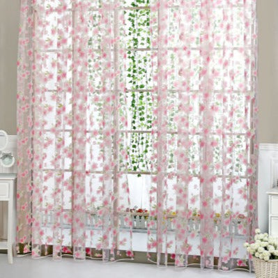 Firana woalowa w opadające kwiaty