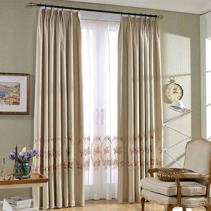 Firana z haftem w różowe róże