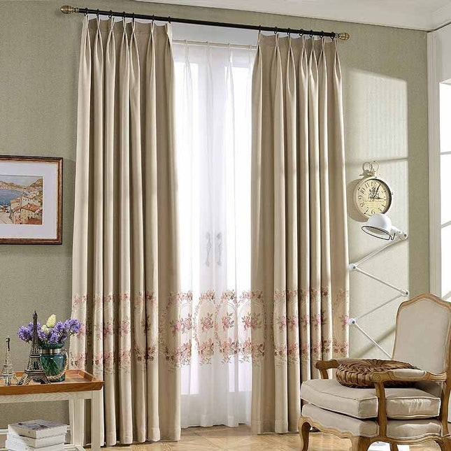 Firana z haftem w różowe róże