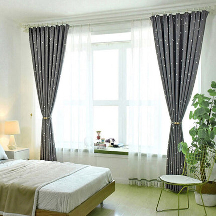 Jasnoszara zasłona zaciemniająca w gwiazdki dziecięca