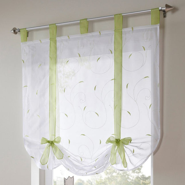 Upinana firana z czerwonym haftem