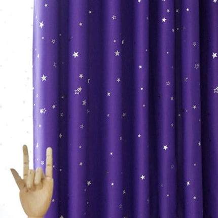 Fioletowa zasłona zaciemniająca w gwiazdki