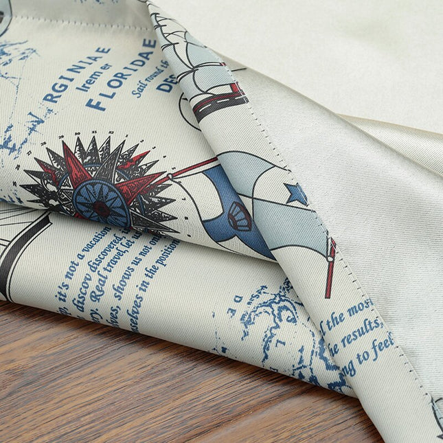 Zasłona zaciemniająca w motywy morskie.