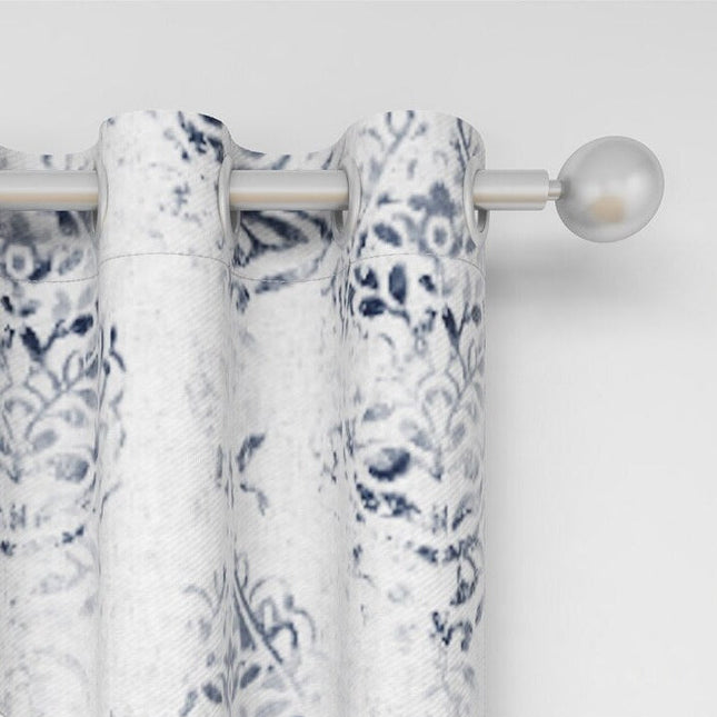 Dekoracyjna zasłona w niebieski wzór