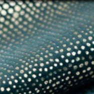 Zaciemniająca zasłona petrol w kropki