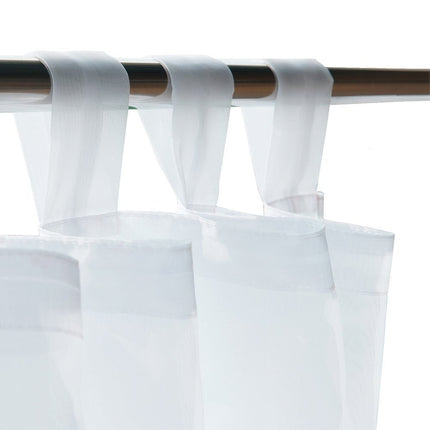 Biała firana zewnętrzna na oczkach