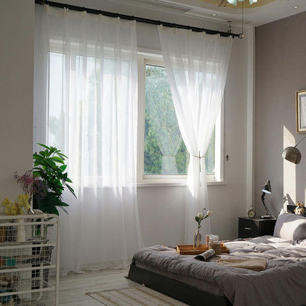 Nowoczesna gładka biała firana do salonu