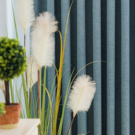 Gładkie zasłony zaciemniające na przelotkach