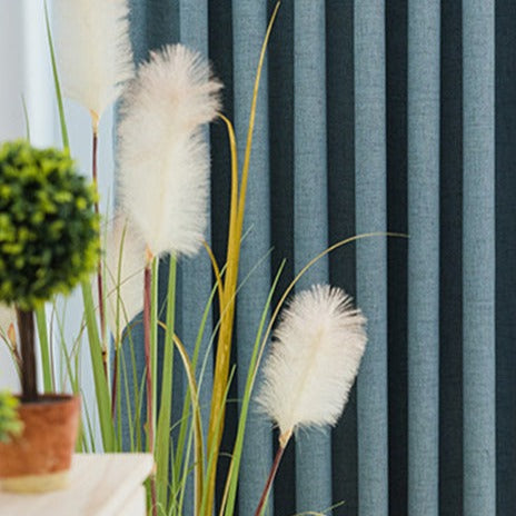 Gładkie zasłony zaciemniające na przelotkach