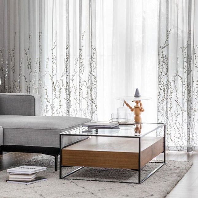 Delikatna firana w haftowane gałązki