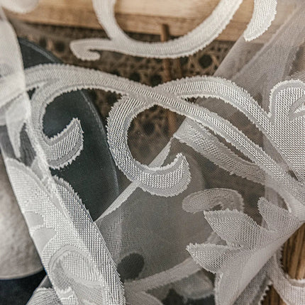 Firana z żakardowym kwiatowym wzorem