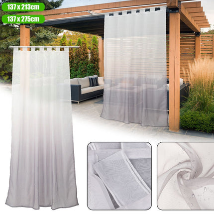 Szara zewnętrzna firana ombre na szelkach.