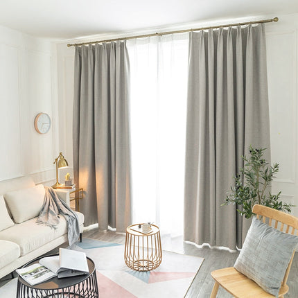 Beżowa zasłona zaciemniająca na przelotkach