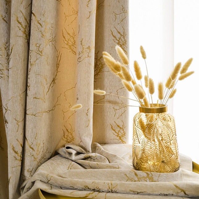 Zasłona kryjąca ze złotym marmurkowym wzorem