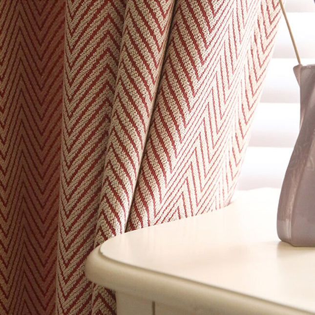 Czerwona zasłona w nowoczesny wzór zygzak