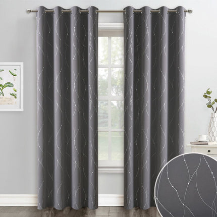 Szara zasłona zaciemniająca ze srebrną nitką.