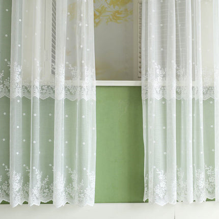 Biała firana koronkowa w kwiaty
