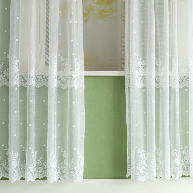 Biała firana koronkowa w kwiaty